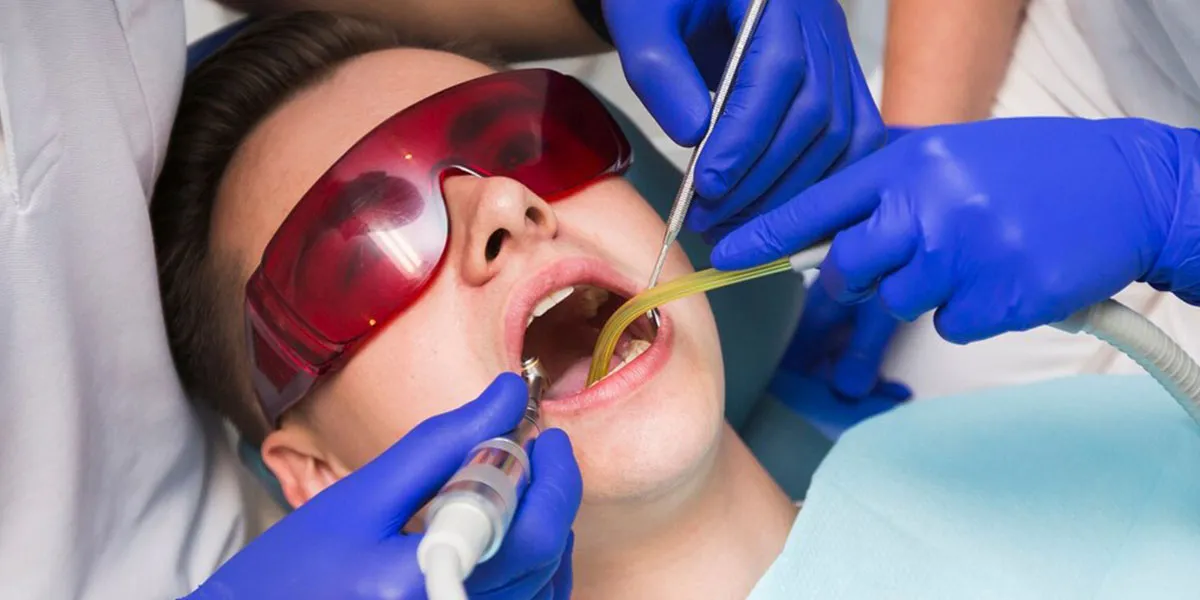 جرمگیری دندان با کمک ابزارهای اولتراسونیک