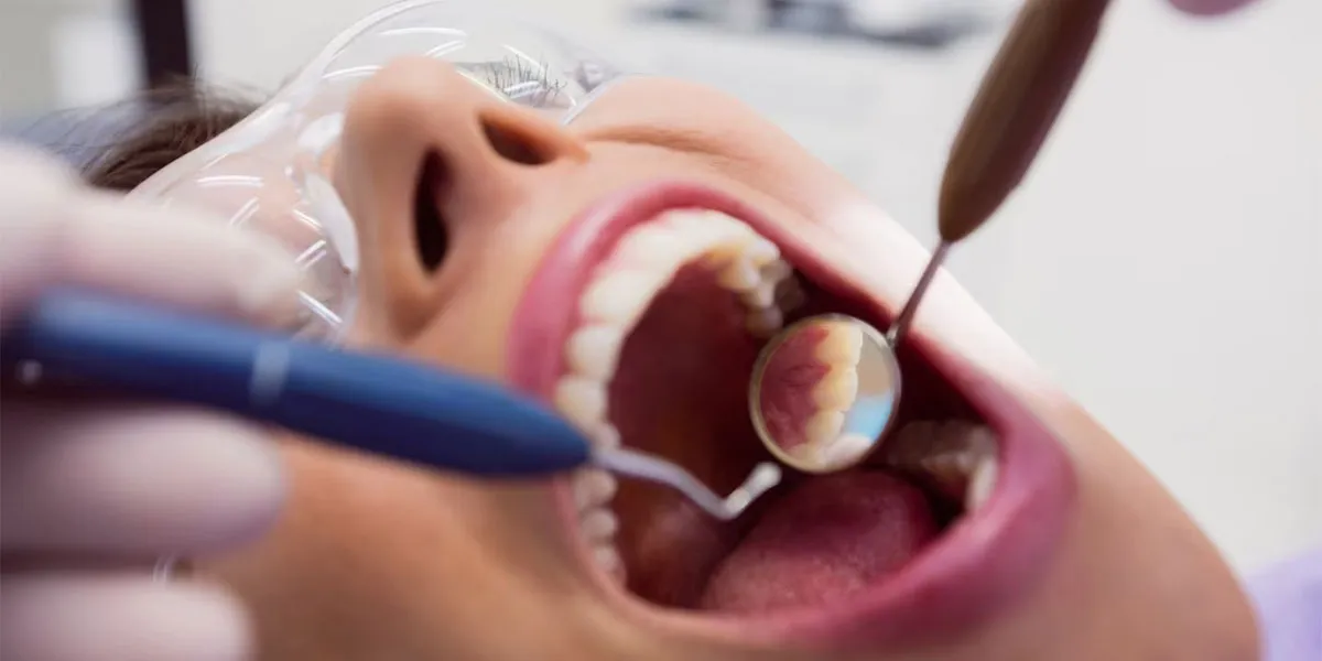 عوارض ایمپلنت دندان معمولی چیست؟