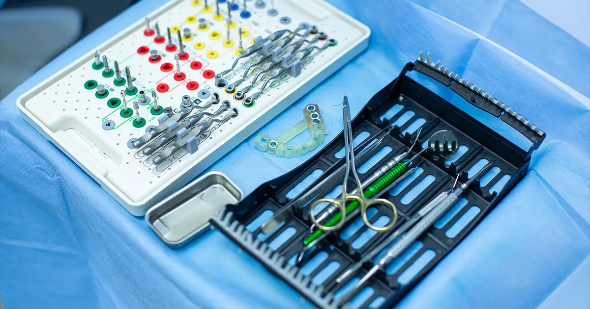 ایمپلنت دندانی